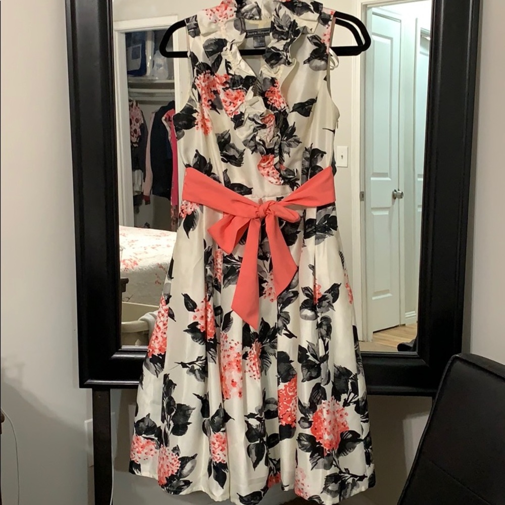 Gorgeous Jessica Howard Midi dress